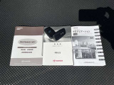 キーを取り出さずにドアを施錠&解錠。クルマの始動も可能です。  メンテナンスノート、各取扱説明書。