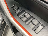 全席に電動パワーウインドウを装備。乗員それぞれが快適に操作できます。