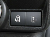 後席スライドドアは左右、両側とも電動で開閉が可能です。