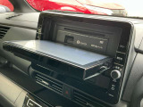 写真の場所にCD/DVDを挿入し、再生することができます。また、SDカードを使ってのCD録音も可能です!好きな音楽を聴きながら日々の疲れを癒し、家族で思い出に残るドライブを♪