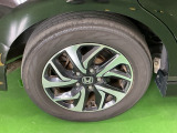 純正アルミホイールです。足元が引き立つので、車全体のイメージがアップしますよ!