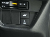 ◆VSA◆横滑り防止装置が装備されています。コーナーリング時の横すべりを抑える機能と、車両の急激な挙動変化を抑える機能で、安定した走行を実現しています。運転に安心とゆとりが出来ます。