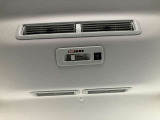 後部座席にサーキュレーターを搭載しています。エアコンの風もしっかり循環。後席も快適です!