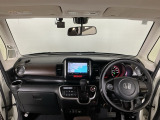 【前方視界】開放的な前方視界!運転がしやすく疲れにくいです♪窓が大きく、見通しがとっても良いおクルマですよ♪