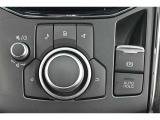 電動パーキングブレーキを搭載。スイッチ操作でパーキングブレーキを作動・解除することが可能です。