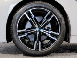 【BMWアロイホイル】軽量かつ強度に拘ったアロイホイル。走行性能ポテンシャルを引き出す設計。車の足元を引き締めてくれる大きなポイントはアロイホイルです。