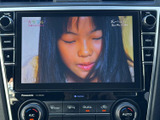 停車時に映像を楽しめるTV画面。後部座席の乗員も快適に過ごせます。お子様連れのご旅行に最適です。