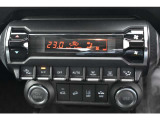 オートエアコンのお車ですので室内の温度をスムーズに調整してくれます♪