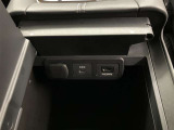 アームレスト内のHDMI端子。