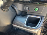 運転席からスイッチ1つでスライドドアを操作でき、荷物を持った方やお子様お年寄りの乗降りがとても楽になります♪