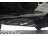 気になる中古車の下廻り。もちろん、納車時には整備スタッフによる点検を実施致しますので安心してご購入いただけます。
