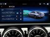走行速度と車間距離が近づくと警告音とディスプレイ内に車間距離警告を表示し、さらに接近した場合は緊急ブレーキが介入し追突の軽減のサポートを行います。