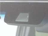 ◆Honda SENSING◆ カメラ等装置で精度の高い検知能力を発揮、安全運転を支援します。ステアリング上のコントローラーに注目!