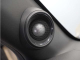 ◆プレミアムオーディオ◆コンパクトな車体に合わせて専用設計された独自の「プレミアムオーディオ」を搭載。クルマの中とは思えないほどの臨場感あふれるサウンドスケープをお楽しみいただけます。