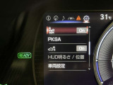 隣車線を走る車両をレーダーで検知し、ドアミラーでは確認しにくい後側方エリアに存在する車両に加え、急接近してくる車両も検知します。車両を検知するとドアミラーに搭載されたLEDインジケーターが点灯します。