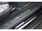 運転席ステップ モデル名の刻印