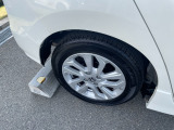 車体にぴったりの純正ホイールです。