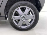 純正アルミホイールが車の雰囲気を引き立てますね!
