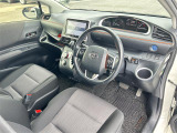 【運転席】座り心地が良いシートなので長時間の運転でも快適にお過ごしいただけます。新品のフロアマットのご注文も可能です。掲載箇所以外にご希望の写真がございましたらお気軽にお問い合わせ下さい。