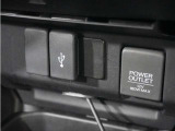 ◆USBチャージャー、12Vの電源ソケット◆使いやすい場所に装備されています。