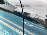 右フロントドアに小傷です。