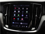 Google搭載のボルボなら、車内にいながら多彩なデジタルライフをお楽しみいただけます。Google Playから必要なアプリをダウンロードして、有意義な移動時間を楽しみましょう。