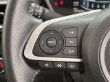 運転中、オーディオの操作をしてて、ハッとしたことはありませんか?ステアリングスイッチは、運転中でもハンドルでオーディオの操作が可能です。安全なドライブをサポートします。