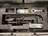 ラゲージの下にはジャッキや応急パンク修理セットが備わっています