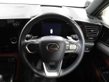 各操作スイッチなどもハンドルから手を放すことなく操作可能で安全運転に支援いたします!