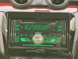 鮮明な画面で、様々な情報を確認しながらドライブを楽しめます。音楽やナビゲーションで、快適なカーライフをサポートします。