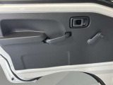 車両状態証明書修復歴の有無も一目瞭然。機能や内装・外装、走行距離、修復歴の有無をチェックし、クルマの状態を10段階にした車両状態証明書。数字や記号を使ってわかりやすく表示しています。