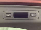 荷物を抱えていてもラクに開け閉め。Hondaスマートキーを持っていれば、開扉だけでなく、閉扉までをハンズフリーで行うことができます