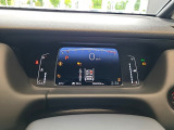 【液晶メーター】速度や各種車両情報を見やすく表示。必要な情報を確認しやすく、快適なドライブをサポートします。