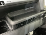 専門業者にて内外装のクリーニングを実施しております!