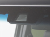 ◆Honda SENSING◆ カメラ等装置で精度の高い検知能力を発揮、安全運転を支援します。ステアリング上のコントローラーに注目!