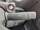 オートヘッドライト標準装備です。車外の明るさに応じて自動的にヘッドライトの点灯・消灯をしてくれます。