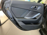 BMWはドアが分厚いです。衝突によりドアがつぶれてしまった場合にも外からいち早くドアを開けれるよう考えられています。数十秒の救出の遅れが命につながりかねない場合、こういった配慮が重要なポイントです。