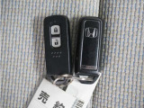 ◆スマートキー◆カギをバッグやポケットに入れたままでもドアロックの開閉ができる『スマートキー』付き!雨天や暗くなってもカギを取り出す必要がなくドアの開錠&エンジンも始動できます