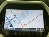鮮明な地図表示で、スムーズなナビゲーションを実現。詳細なルート案内で、初めての道でも安心です。