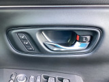 運転席パワーシートはドライビングポジションを記憶できます。