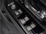 ◆パワーウィンドウスイッチ◆運転席から全席の窓の開閉操作を行うことが出来いつでも換気ができます!