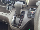 手に馴染むシフトノブで扱いやすく、快適な運転を支えます。