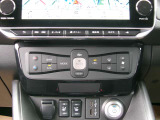 快適オートエアコン付♪設定温度をキープし車内を快適な温度に保ちます♪