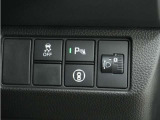 ホンダセンシングとは、「安全運転支援システム」のことです。単眼カメラやミリ波レーダーによって、周囲の車両を検知して安全に運転できるようにサポートする機能です。