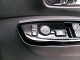 ドアミラーの鏡面の調節、格納は運転席からすべて操作できます!