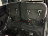 リアシート座面を持ち上げると、背の高い荷物を積むのに便利なトールモードに変身します!多彩なシートアレンジで使い勝手良好!