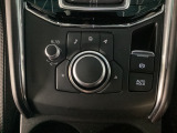 電動パーキングブレーキの搭載により、コンソールデザインの自由度が増すだけでなく安全性も向上。上り坂では路面勾配に応じて坂を登れる駆動力が発生してから解除するので後ろへずり下がる心配もありません!