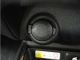 ◆12V電源ソケット◆スマートフォンの充電等にも便利な電源ソケット!使いやすい場所に装備されています。
