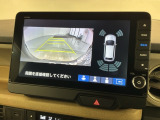 リバースギアに入れるだけで後方の表示へ切り替わります。夜間や雨の日の駐車も楽になりますよ。