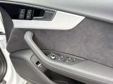 自動車保険もお任せください。Audi自動車保険プレミアムは、フロントガラス、タイヤパンク、ドアミラーの損害を補償する、Audiプレミアムケアが無償で付帯されます
